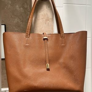 [SOLD] Vince Camuto 100% Leather Work/Travel Tote
